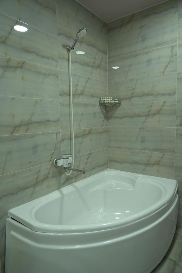 Hotel Reikartz Amirun Tachkent Extérieur photo